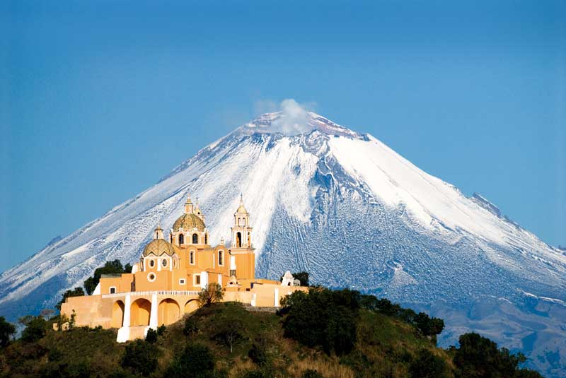 puebla-cholula-church-nuestra-senora-de-los-remedios-and-popocatepetl-volcano-photo-by-sectur-puebla